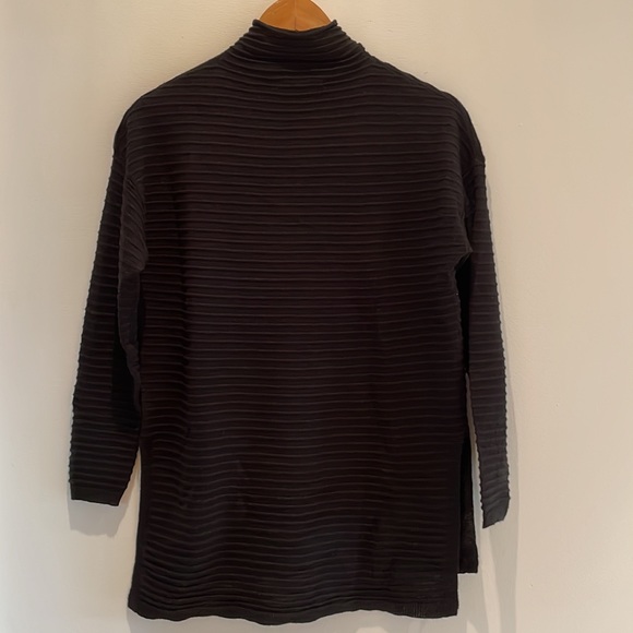 Tahari Women’s Ribbed Turtle Neck Sweater. - Picture 6 of 8